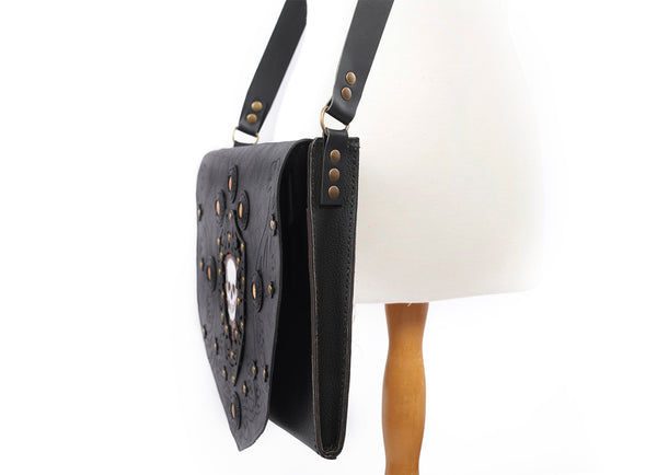 【GRAVER】23SS★ Smile Embroidery Cross Messenger Bag Clover Smile Embroidery Cross Curved Messenger Bag - GRAVER